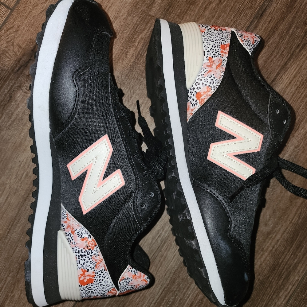 Lightly Used New Balance 515 womens shoes size 10
